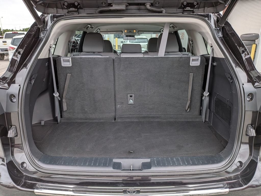 Used 2022 Brown Toyota LE image 25