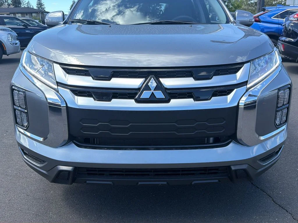 New 2026 Mercury Gray Metallic Mitsubishi 2.0 SE image 30