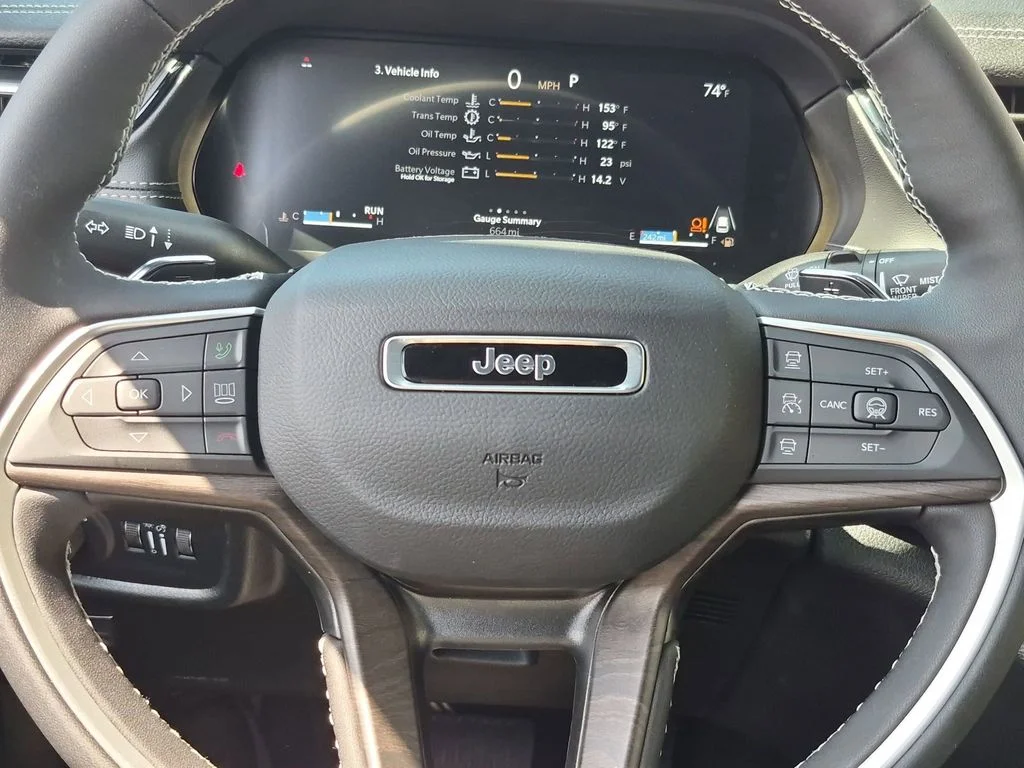 New 2026 Bright White Clear-Coat Exterior Paint Jeep Laredo Altitude image 15