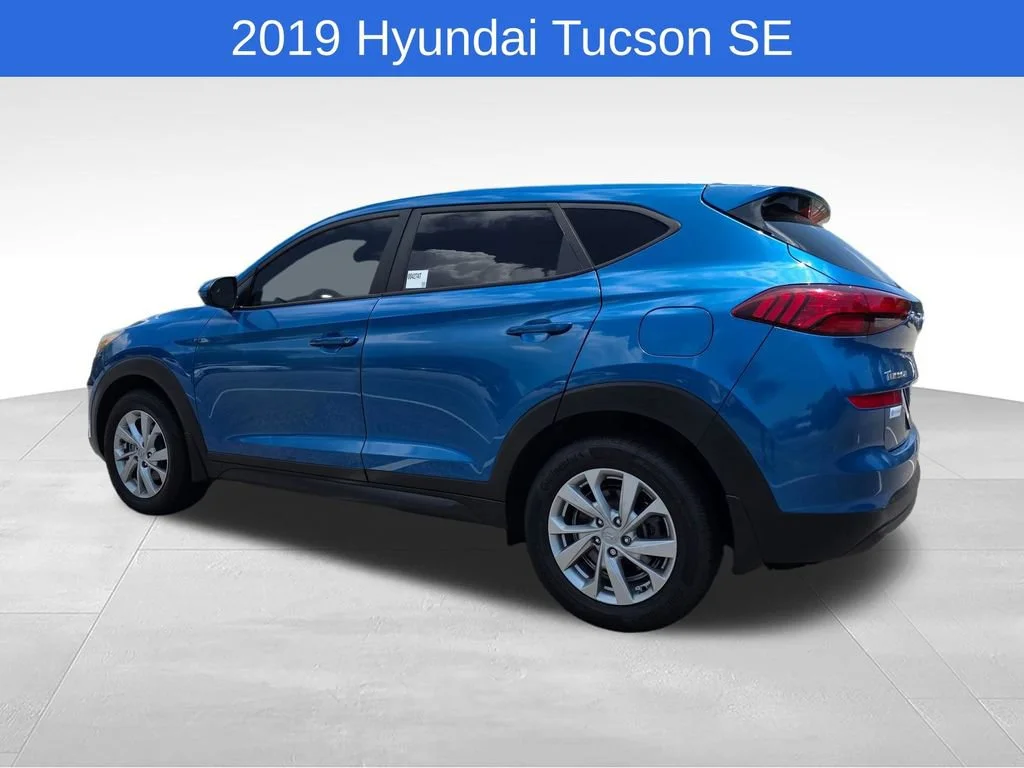 Used 2019 Blue Hyundai SE image 5