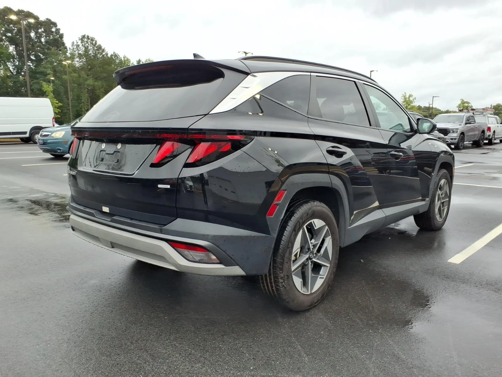 Used 2025 Phantom Black Hyundai SEL image 2