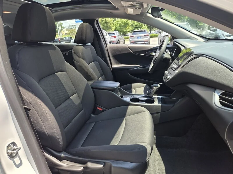Used 2024 Summit White CHEVROLET LT image 17