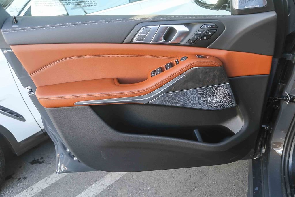 New 2027 Dravit Grey Metallic BMW M60i image 17
