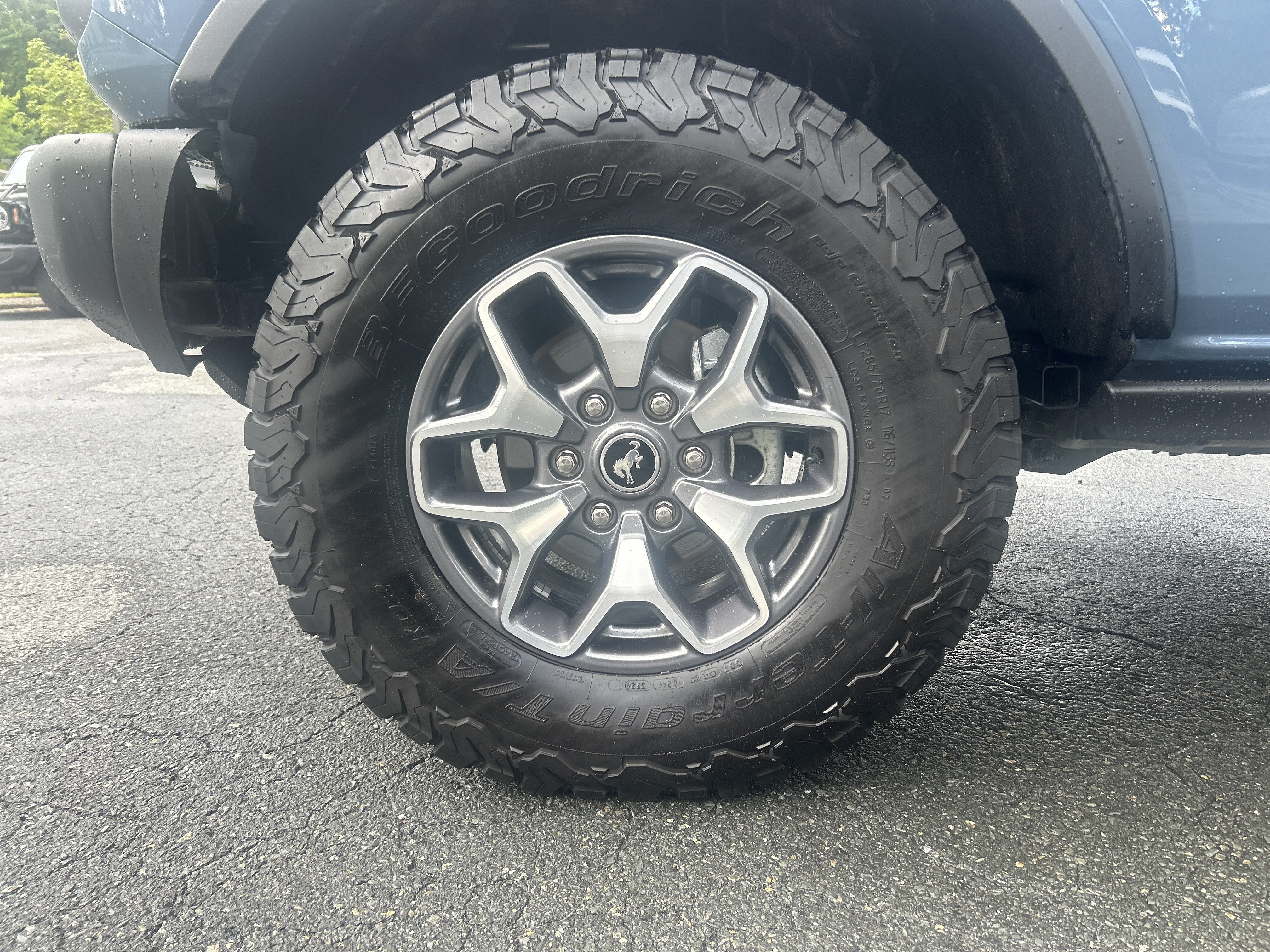 Used 2025 Azure Gray Metallic Ford Badlands image 8