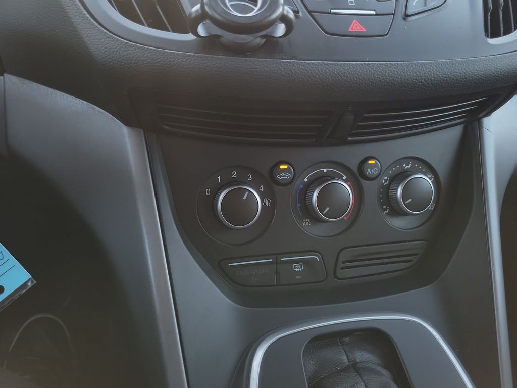 Used 2014  Ford SE image 30