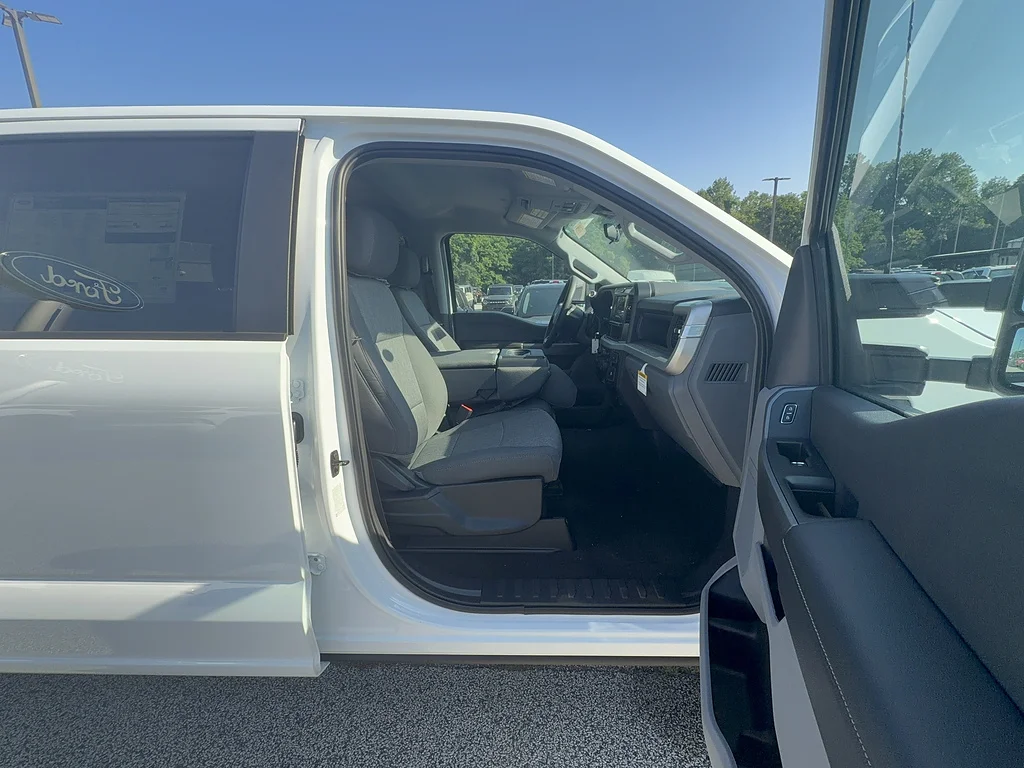 New 2026 Oxford White Ford XL image 23