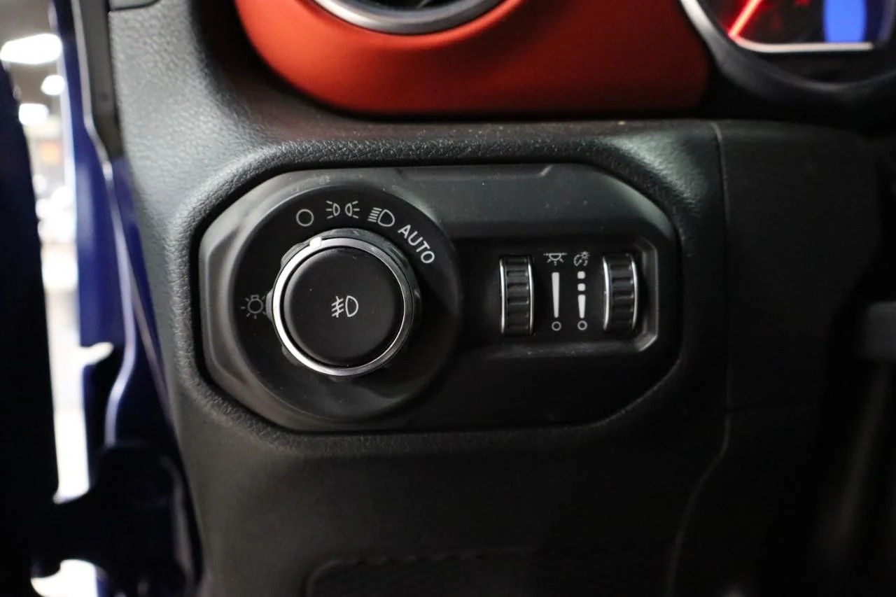 Used 2020 Ocean Blue Metallic Clear Coat Jeep Rubicon image 13