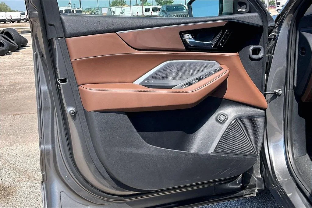 Used 2025  Acura Technology Package image 17