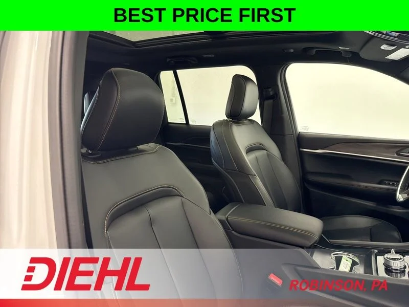 New 2026 Bright White Clear-Coat Exterior Paint Jeep Limited image 14