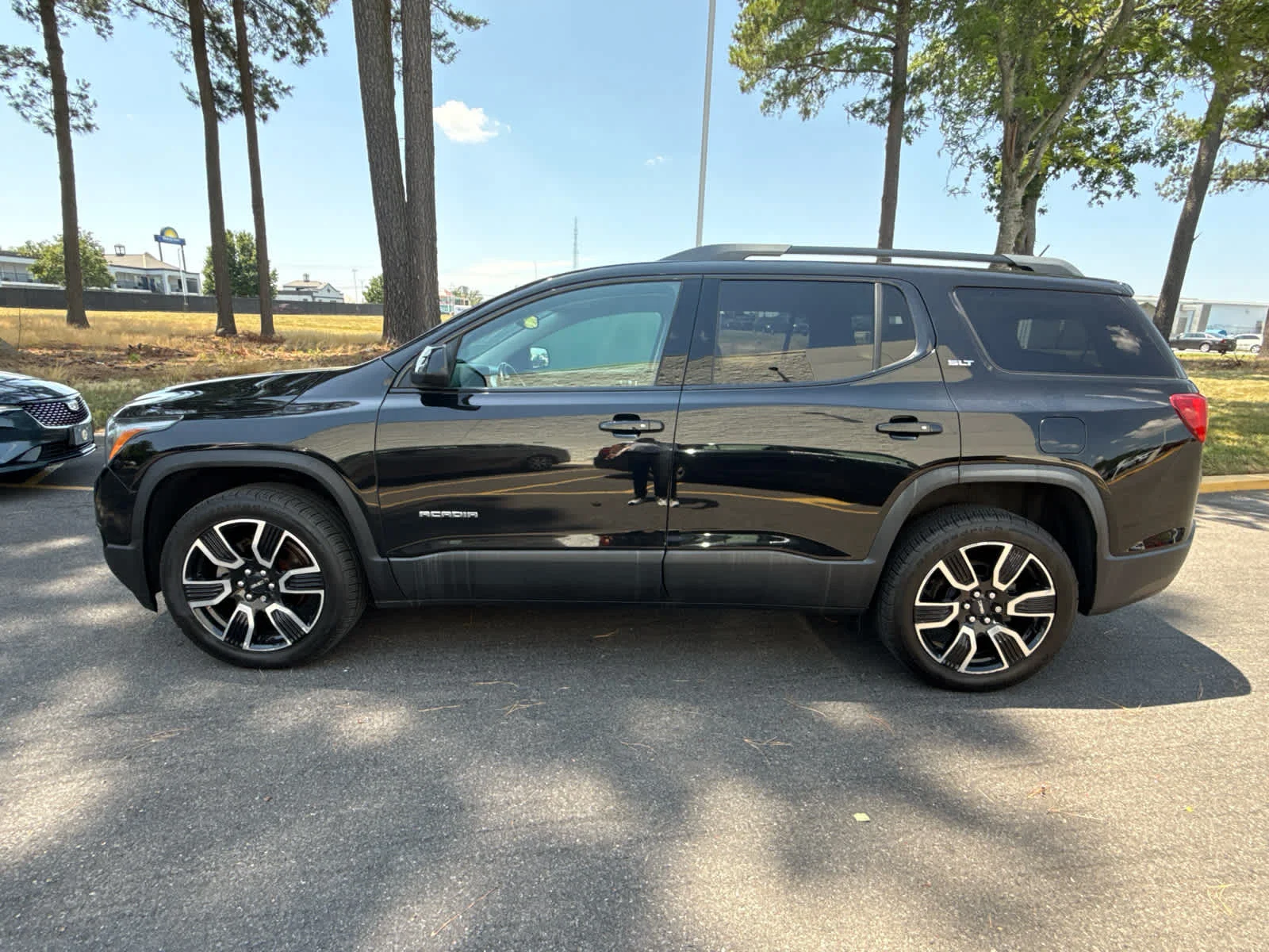 Used 2019 Ebony Twilight Metallic GMC SLT image 3