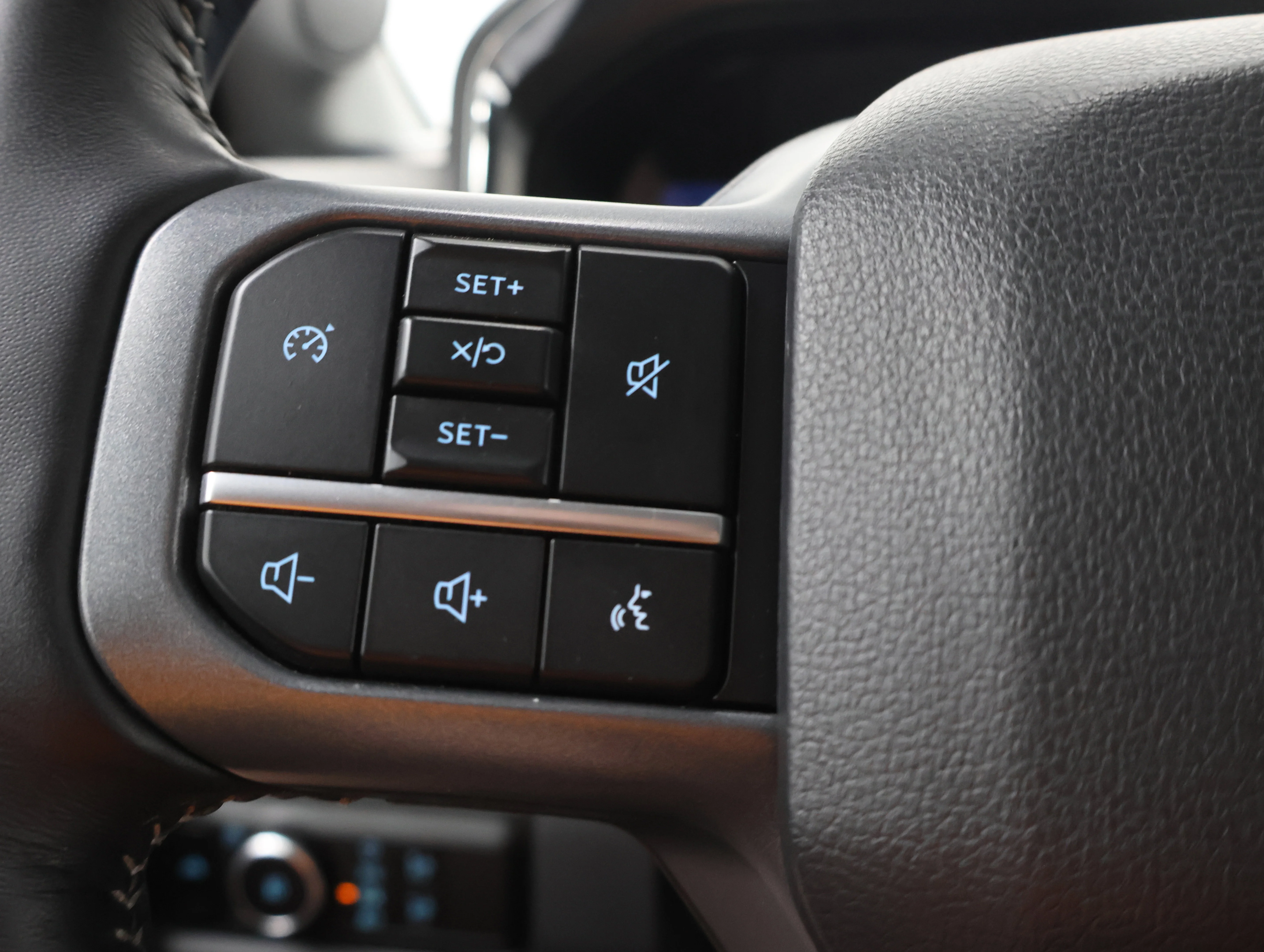 Used 2024 Oxford White Ford Lariat image 15