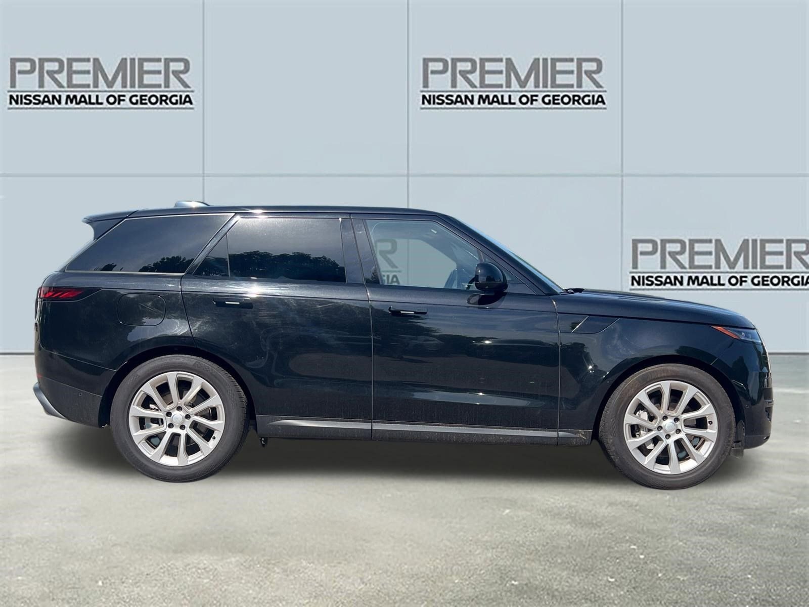 Used 2025 Black Land Rover SE image 20