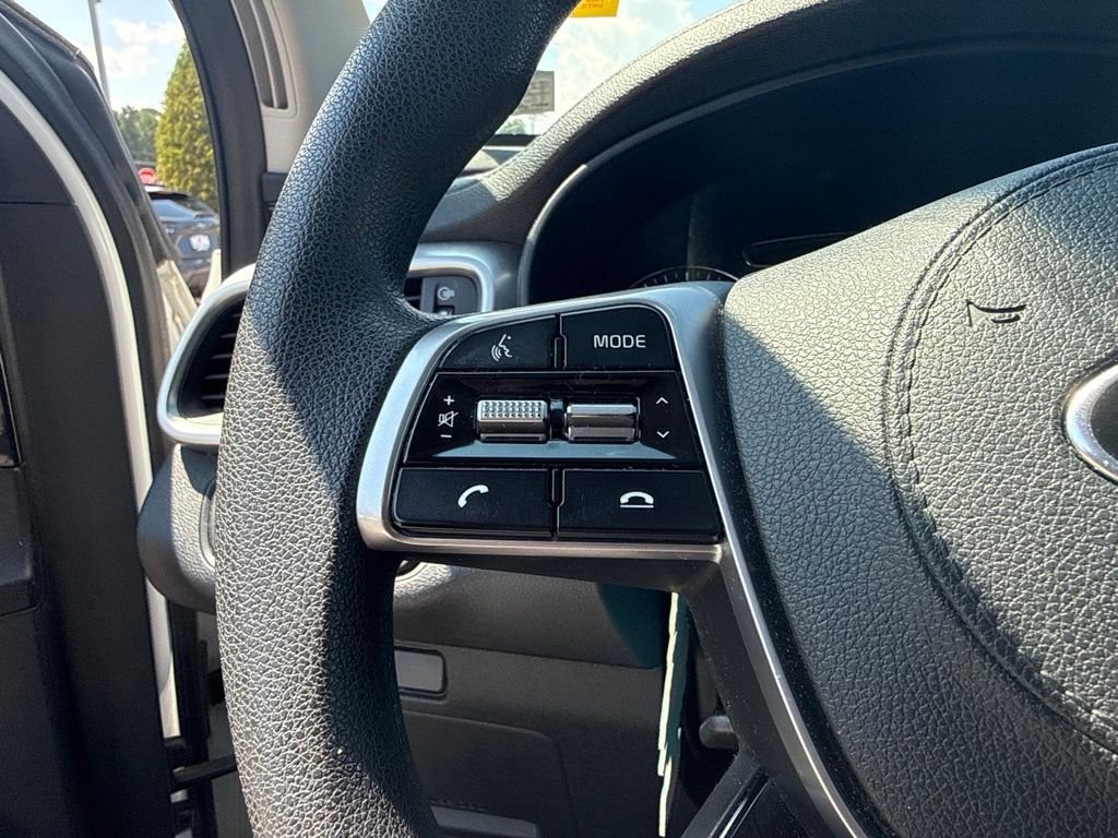 Used 2019 White Kia LX image 9