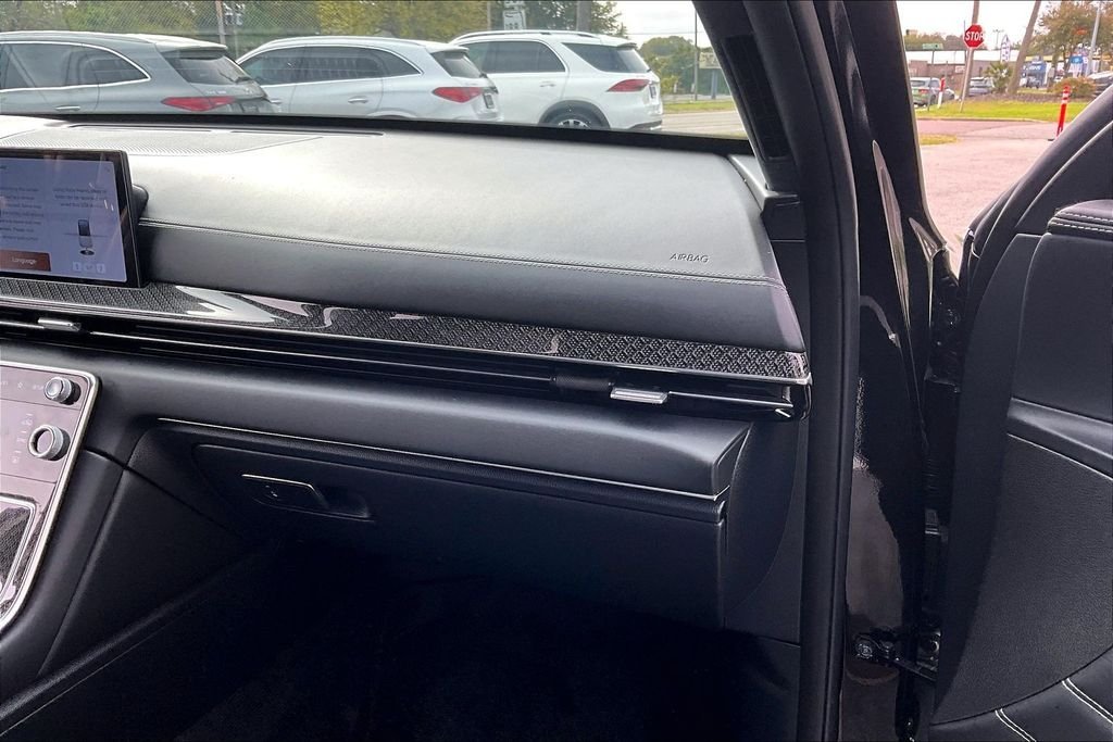 Used 2025 Black Genesis 3.5T e-SC image 23