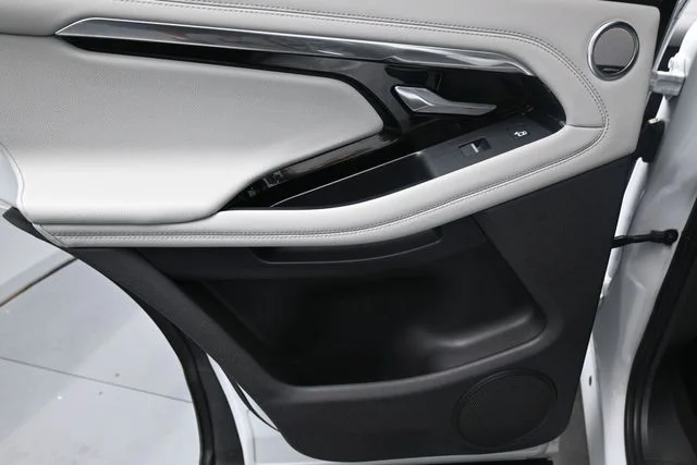 Used 2020  Land Rover First Edition image 9