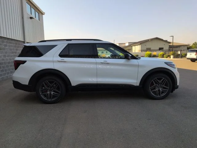 New 2026 Star White Metallic Tri-Coat Ford ST image 2