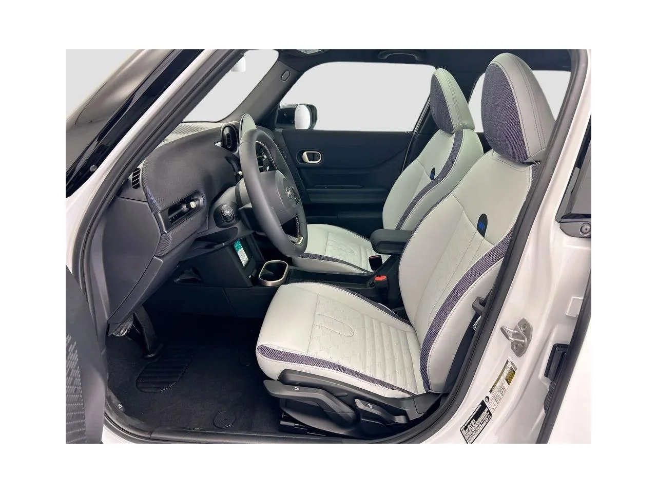 New 2026 Nanuq White Metallic MINI SIGNATURE PLUS image 18