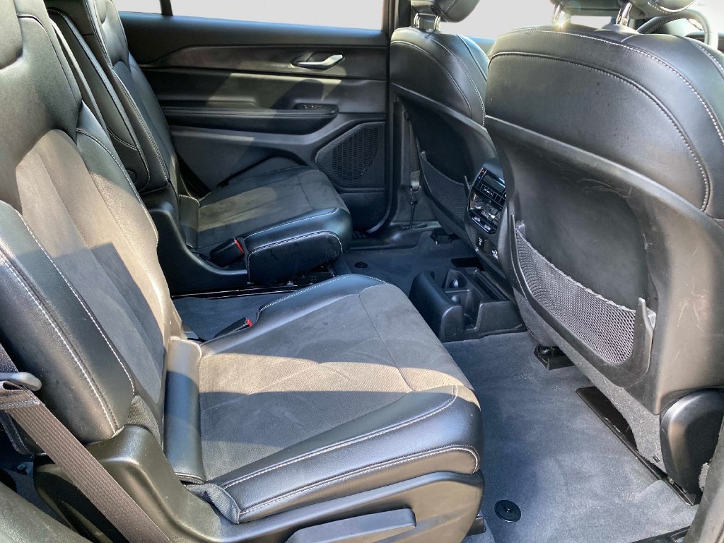 Used 2023 Black Jeep Altitude image 28