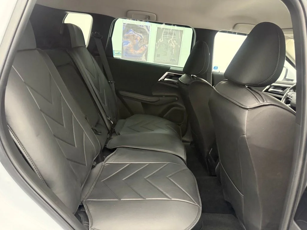 Used 2023  Mitsubishi ES image 31