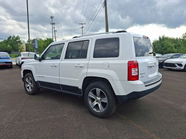 Used 2017 White Jeep Latitude image 7