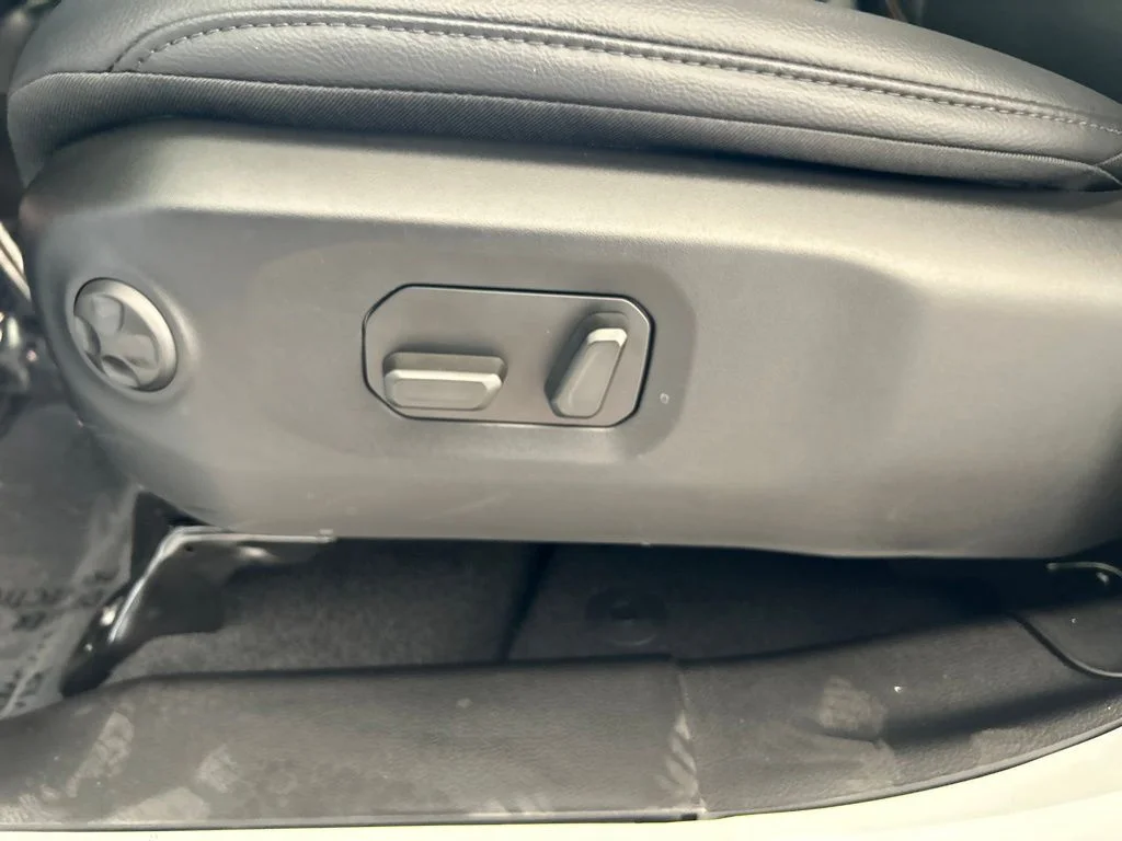 Used 2025 White Jeep Sahara image 43