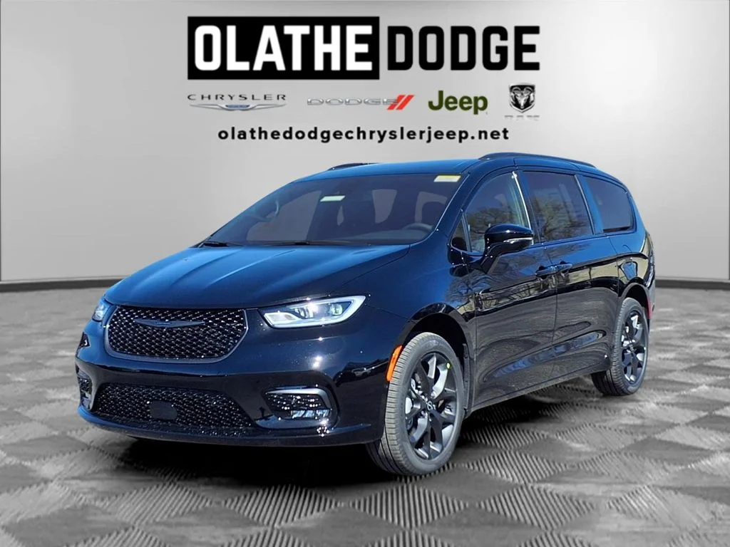 2026 Chrysler Pacifica Select AWD's photo