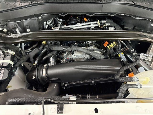 Used 2025 White Metallic Ford ST-Line image 33