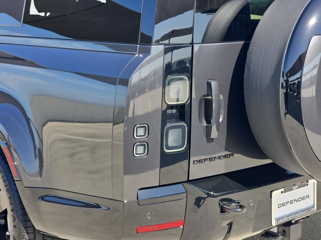 New 2026 Carpathian Grey Land Rover X-Dynamic SE image 37