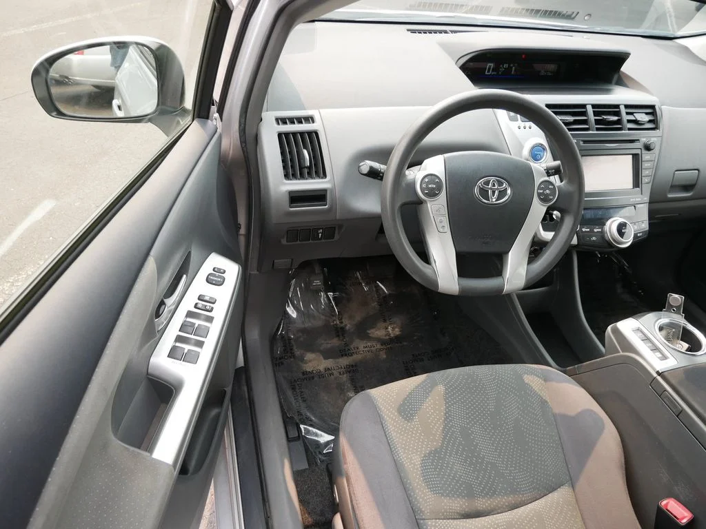 Used 2014 Silver Toyota Three image 11
