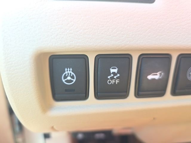 Used 2019 White Nissan SL image 25