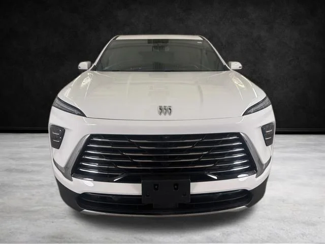 Used 2025 Summit White Buick Preferred image 4