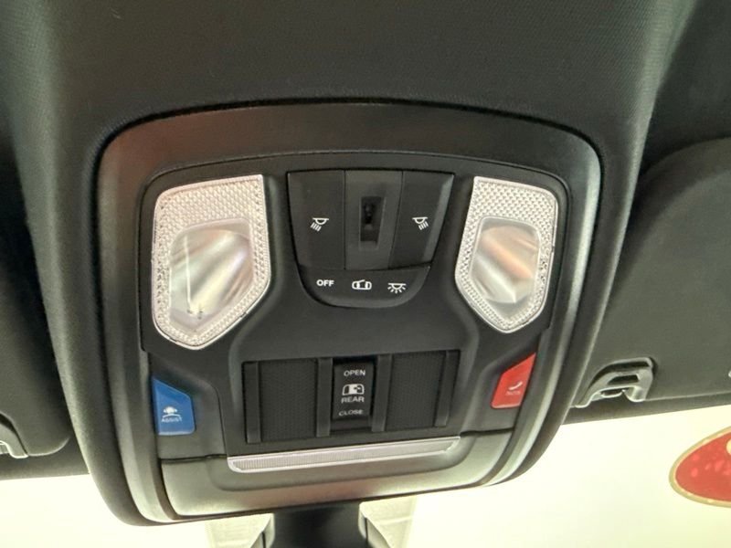 Used 2023 White Ram Big Horn/Lone Star image 32