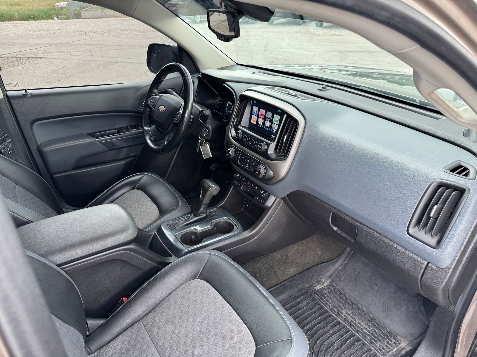 Used 2016 Brownstone Metallic Chevrolet Z71 image 18