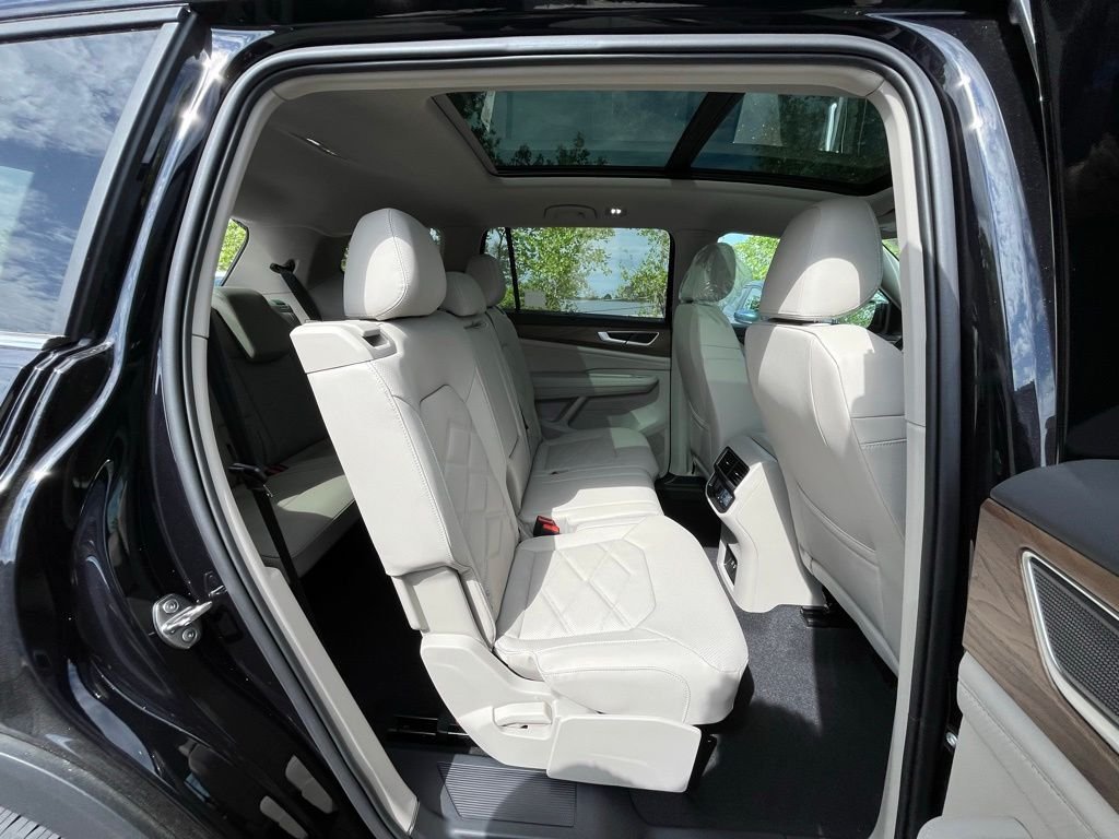 New 2026 Black Volkswagen 2.0T SE w/Technology image 24