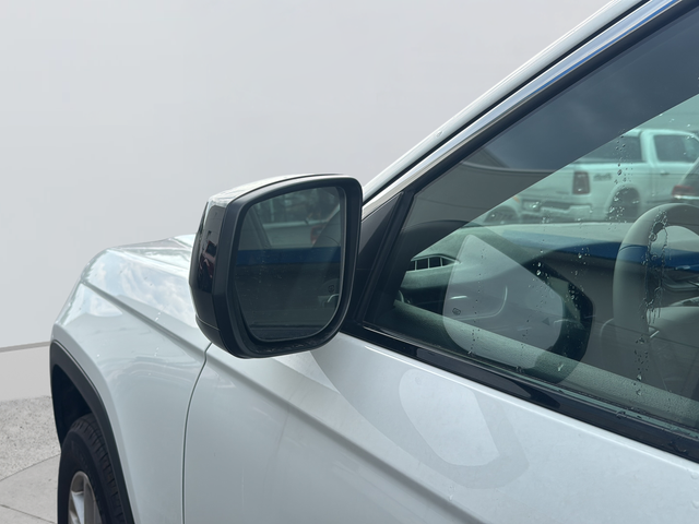 Used 2025 White Jeep Laredo image 39