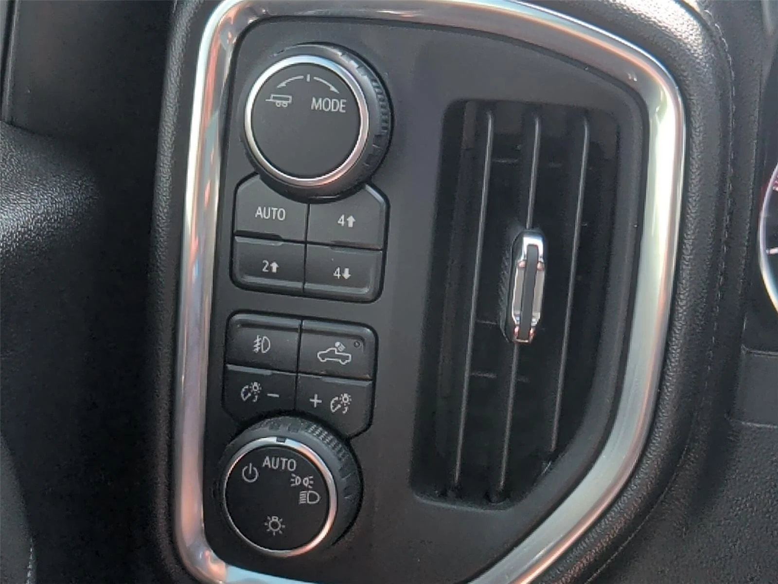 Used 2020 NORTHSKY BLUE METALLIC Chevrolet LT Trail Boss image 28