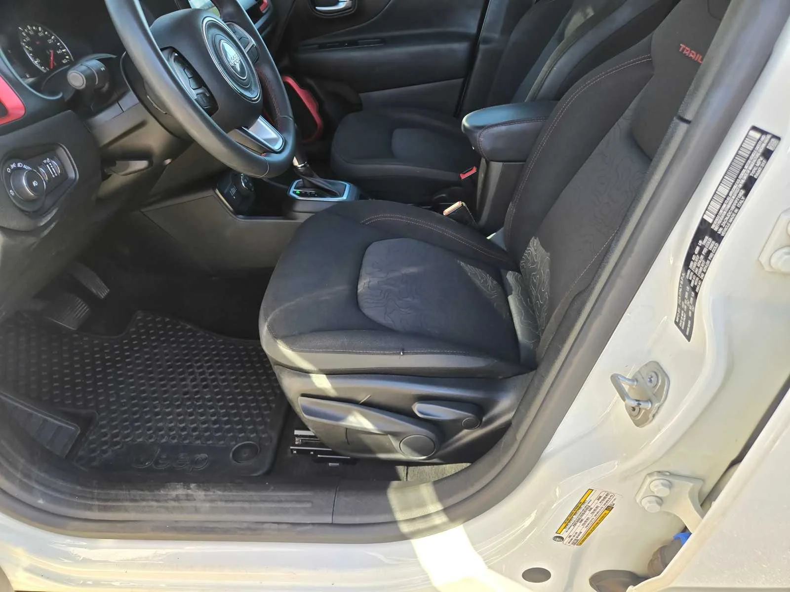 Used 2023  Jeep Trailhawk image 23