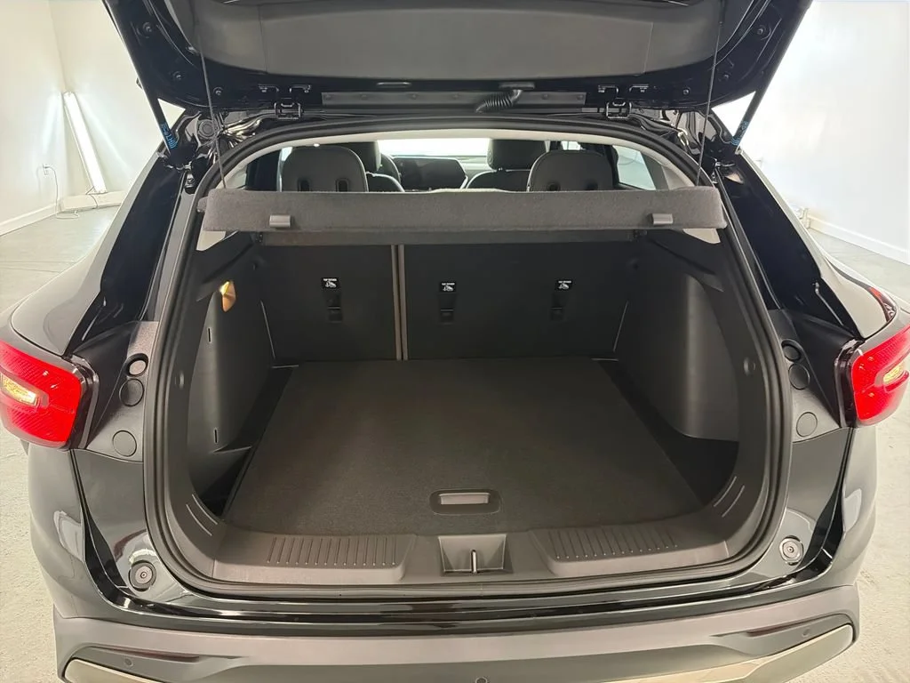 New 2026 Mosaic Black Metallic Chevrolet ACTIV image 8