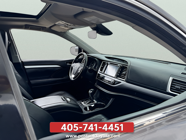 Used 2018 Gray Toyota XLE image 21