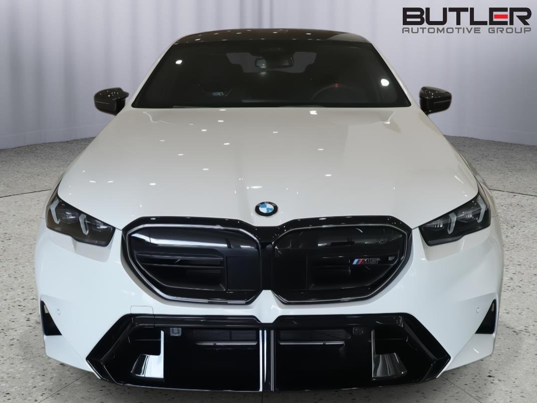Used 2026 Alpine White BMW Base image 2