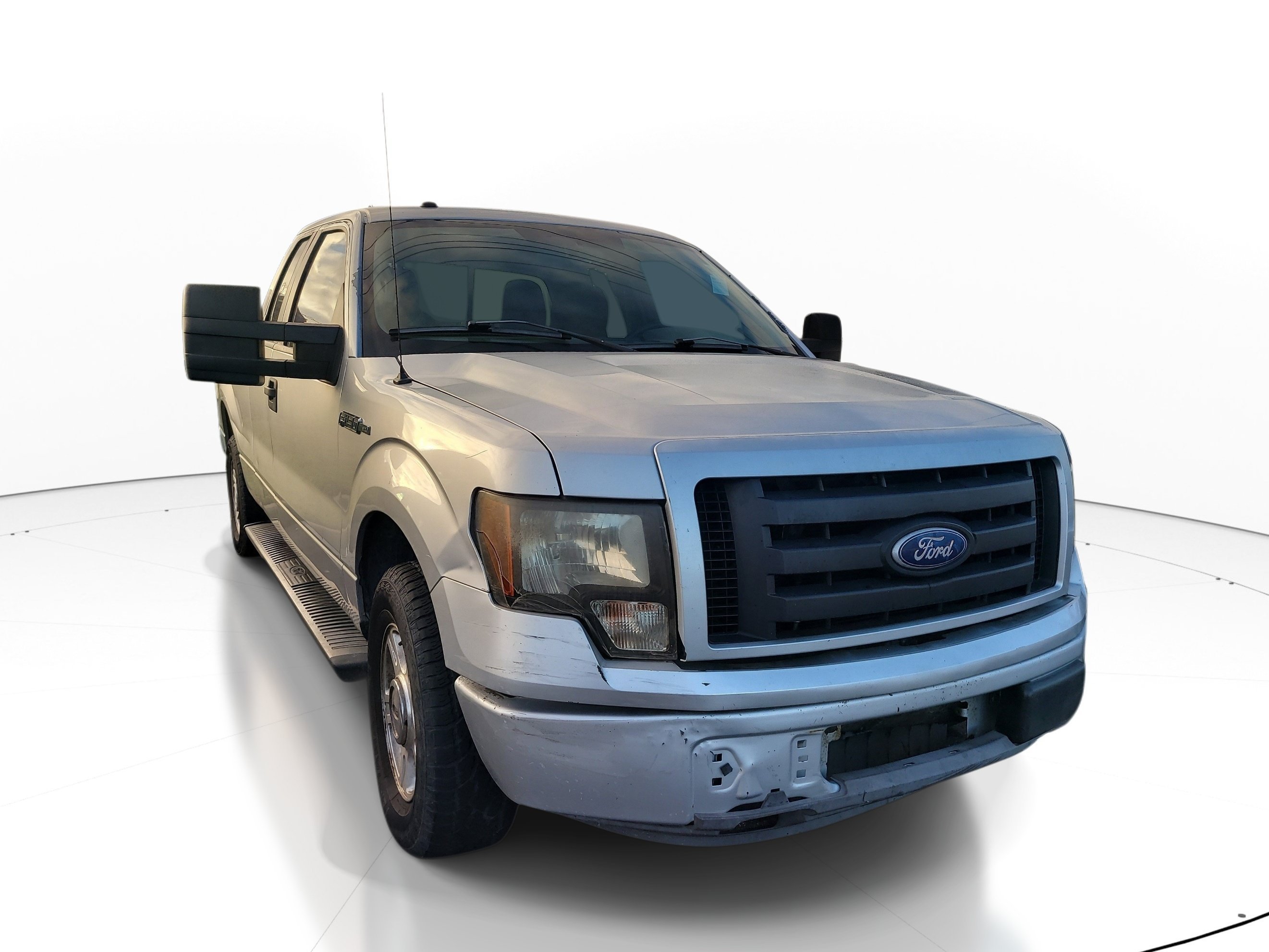 Used 2010  Ford XL image 1