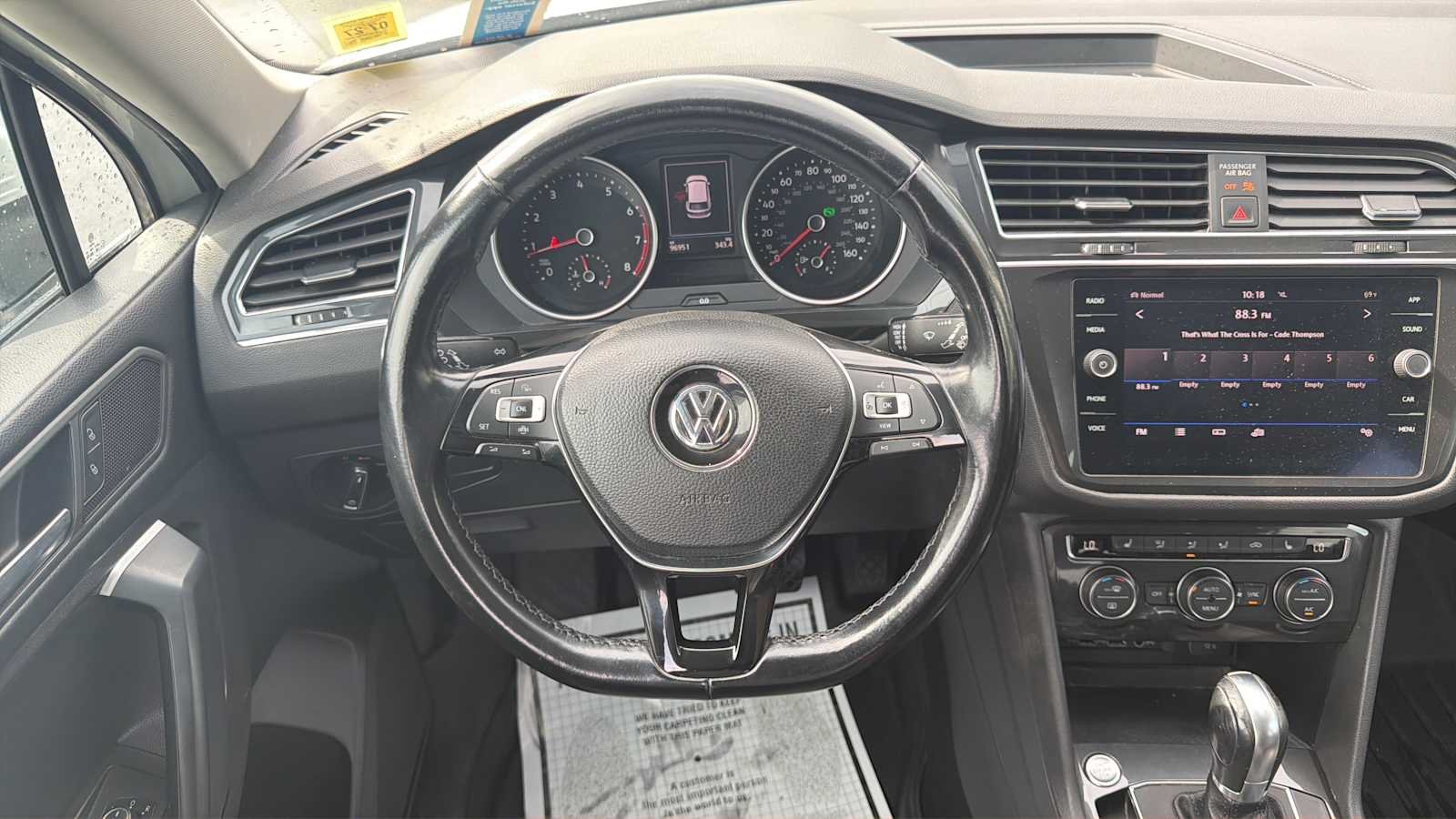 Used 2019 Pure White Volkswagen SE image 18