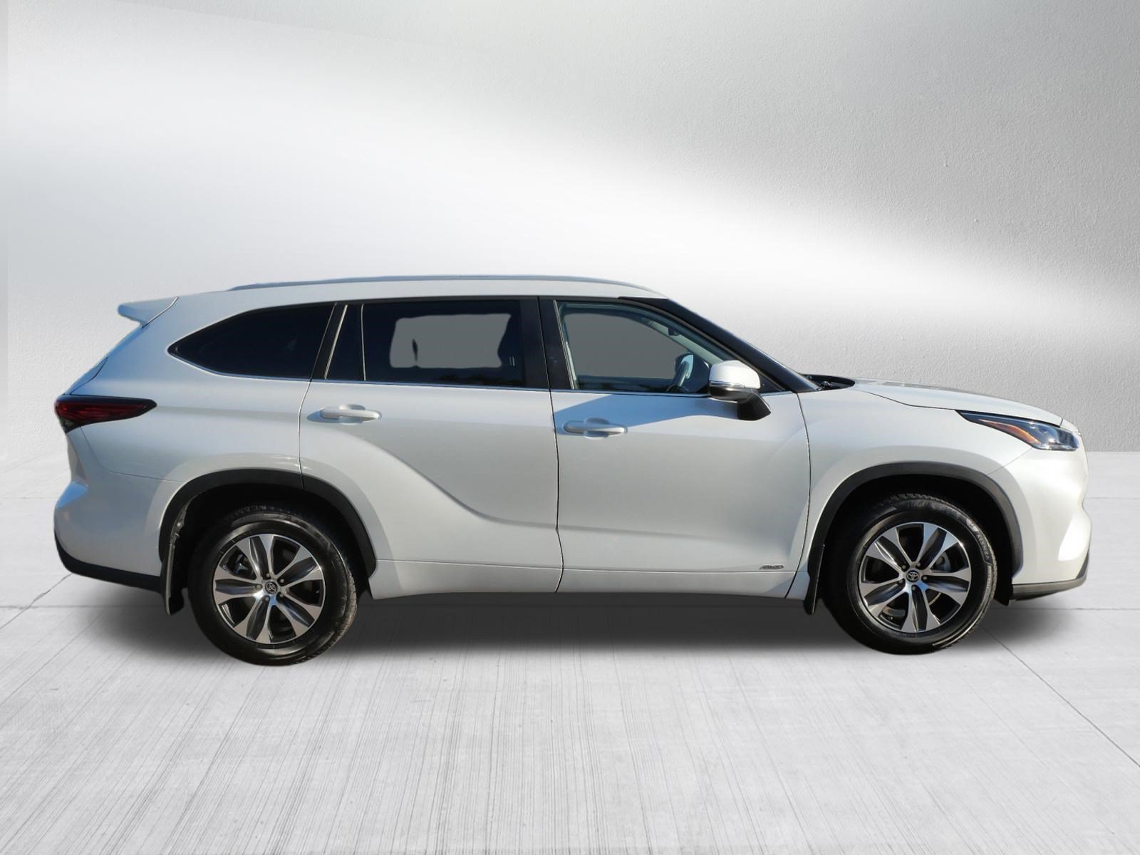 Certified Used 2020 Blizzard Pearl Toyota Limited image 8