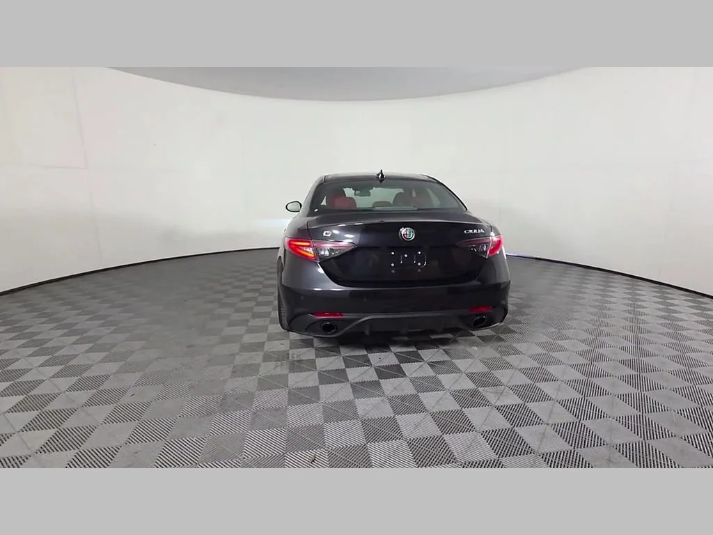 New 2026 Vulcano Black Metallic Alfa Romeo Base image 32
