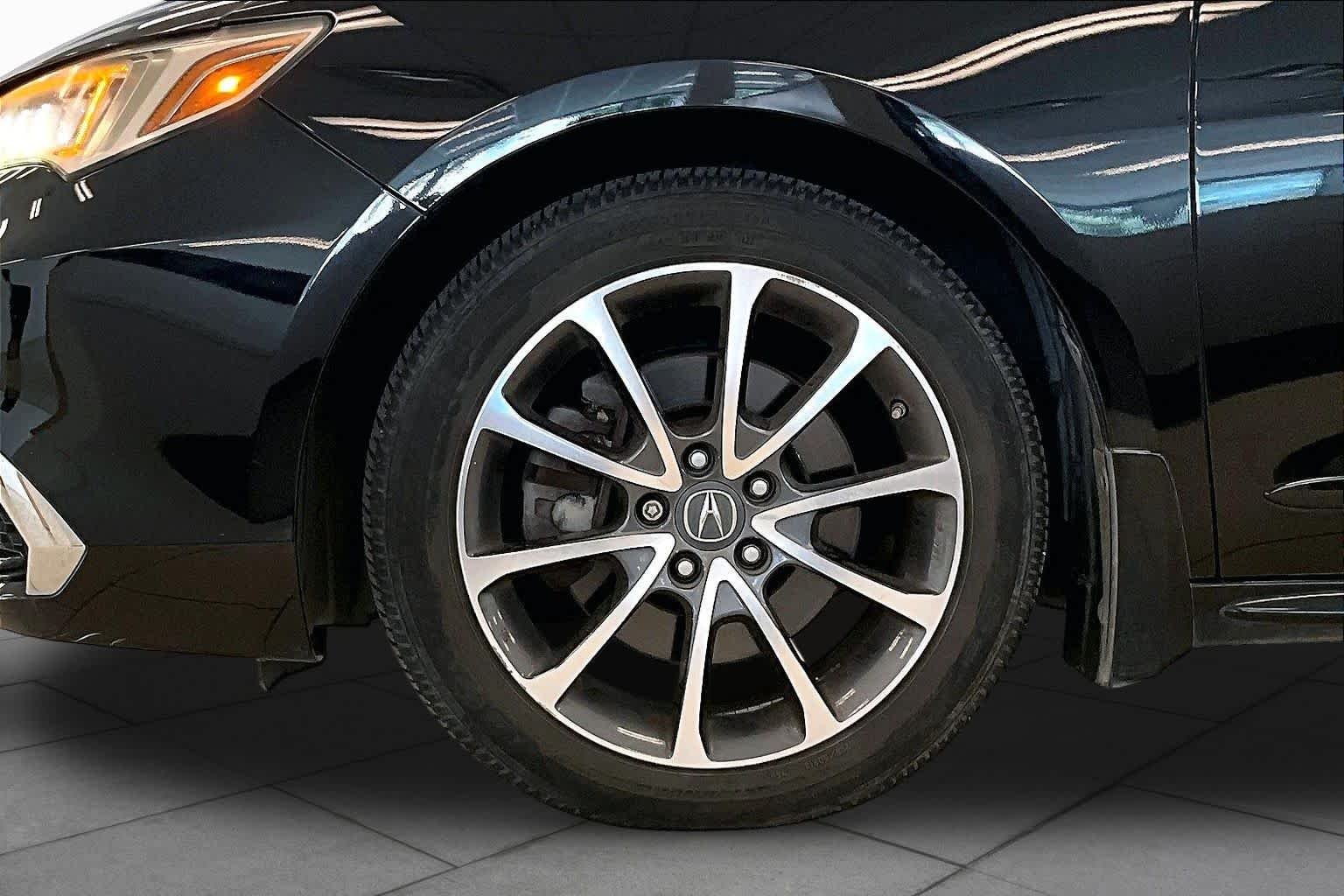 Used 2018 Crystal Black Pearl Acura w/Technology Pkg image 9