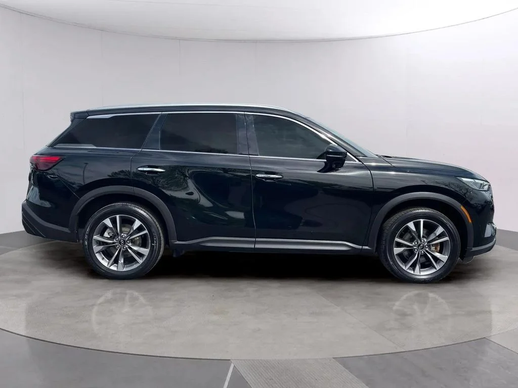 Used 2023 Mineral Black INFINITI LUXE image 6