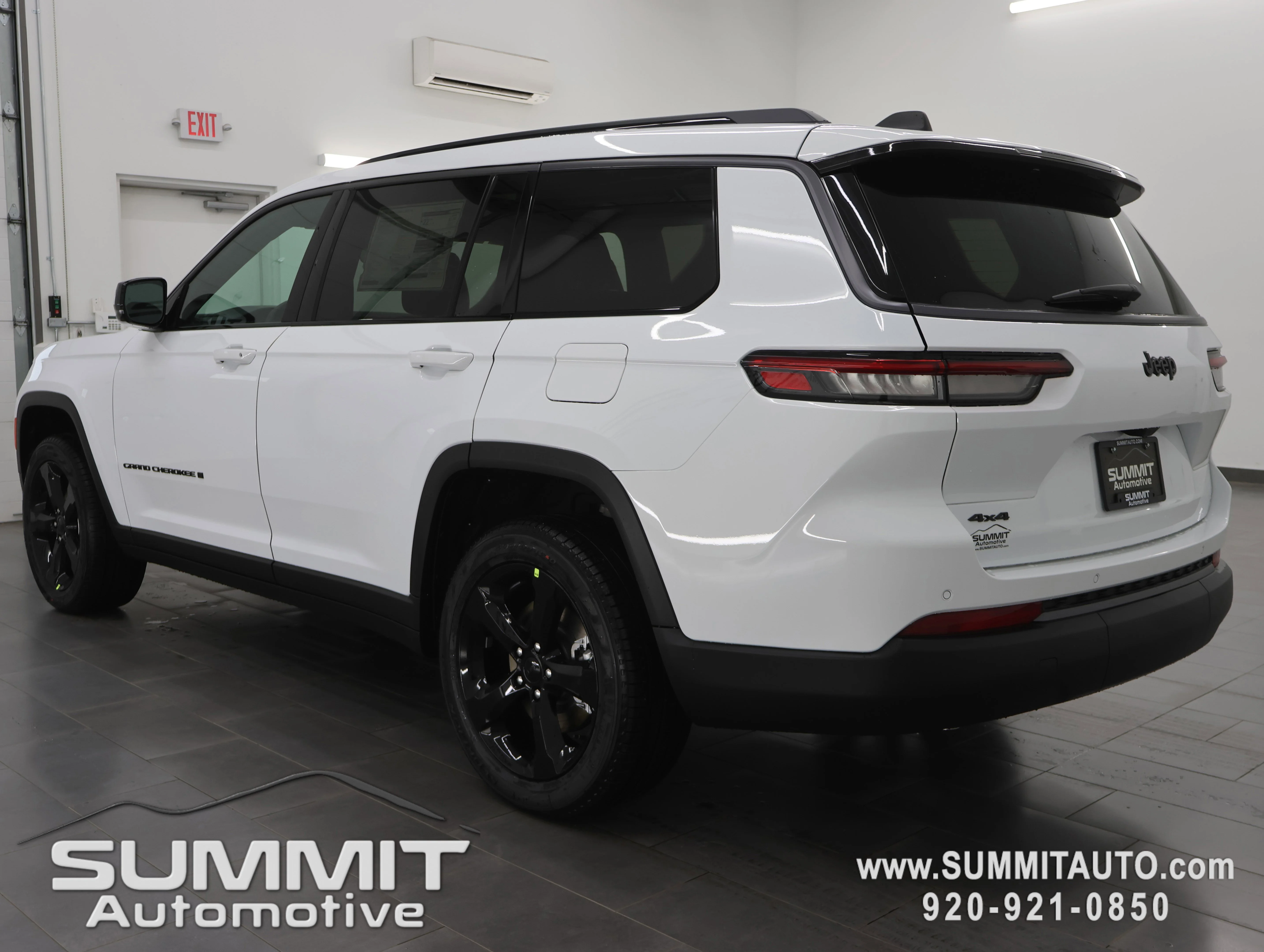 New 2026 Bright White Clear-Coat Exterior Paint Jeep Limited image 6