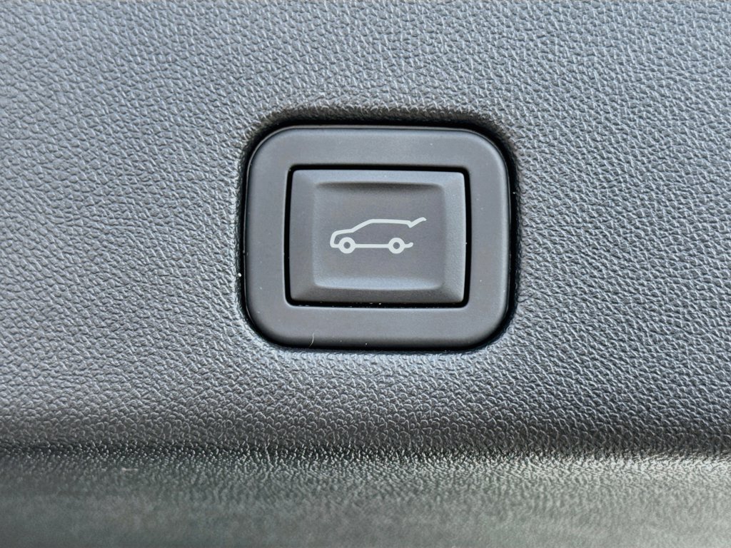 Used 2024  Acura Base image 38