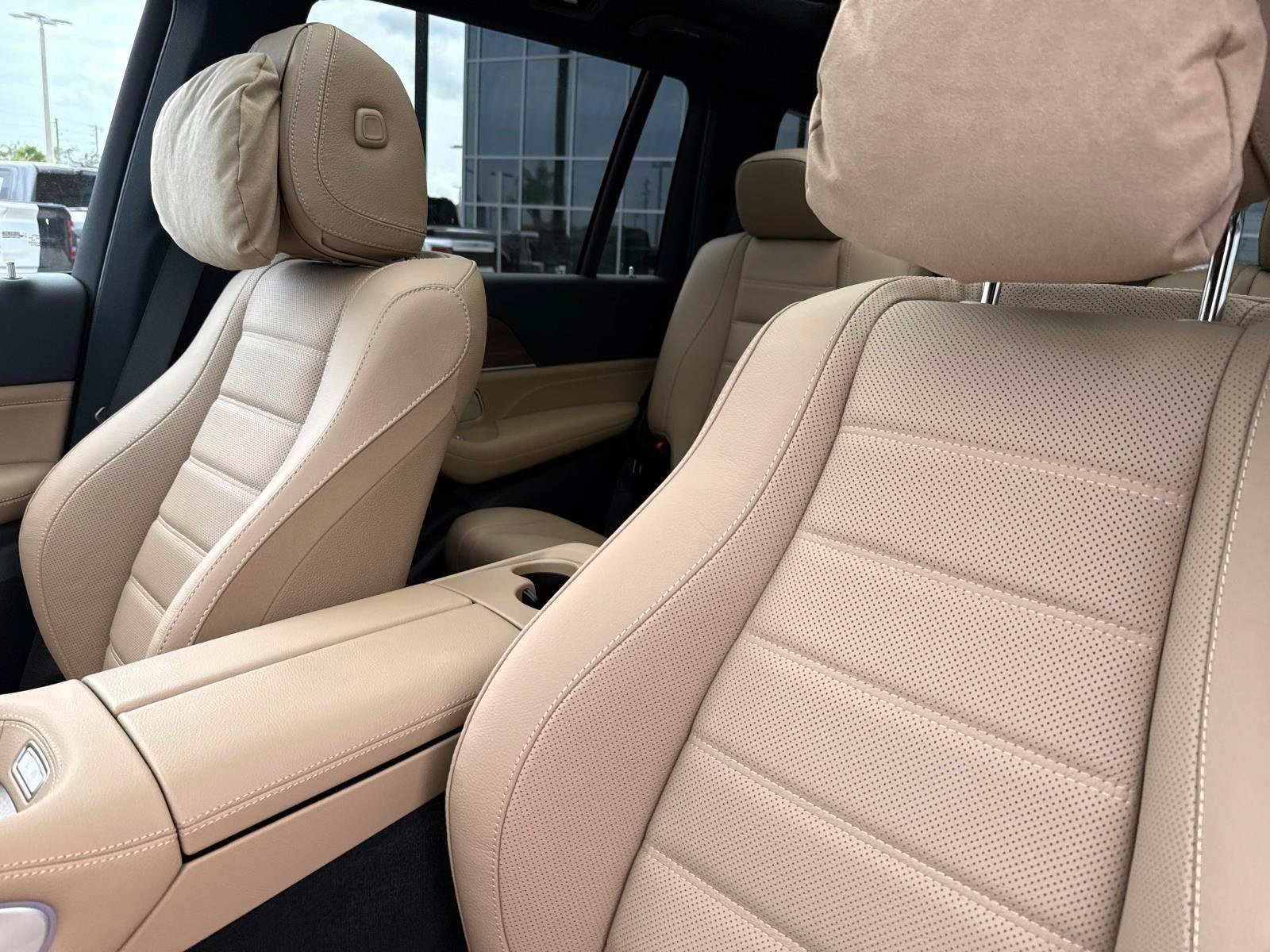 New 2026 Moonlight White Mercedes-Benz 450 4MATIC® SUV image 24