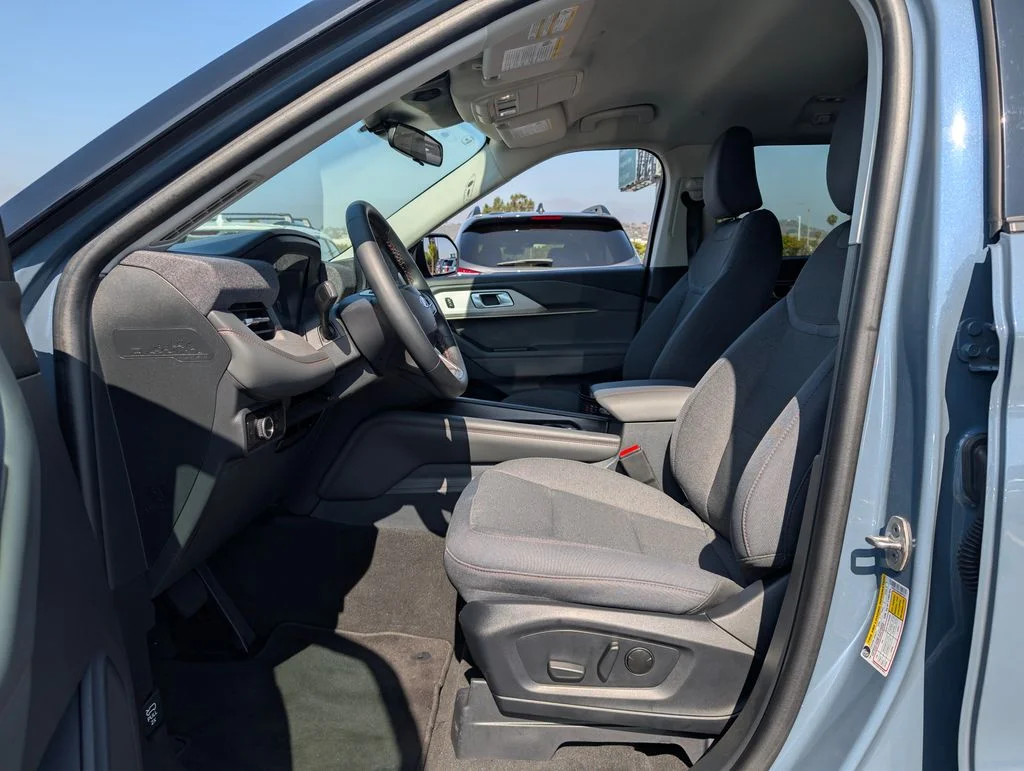 2025 Ford Explorer Active - Photo 15